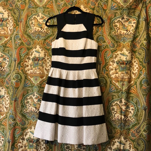 Dress with pockets. - Picture 4 of 8